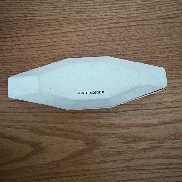 Gentle Monster Silver Decorative Oval Eyewear - Picture 4 of 4